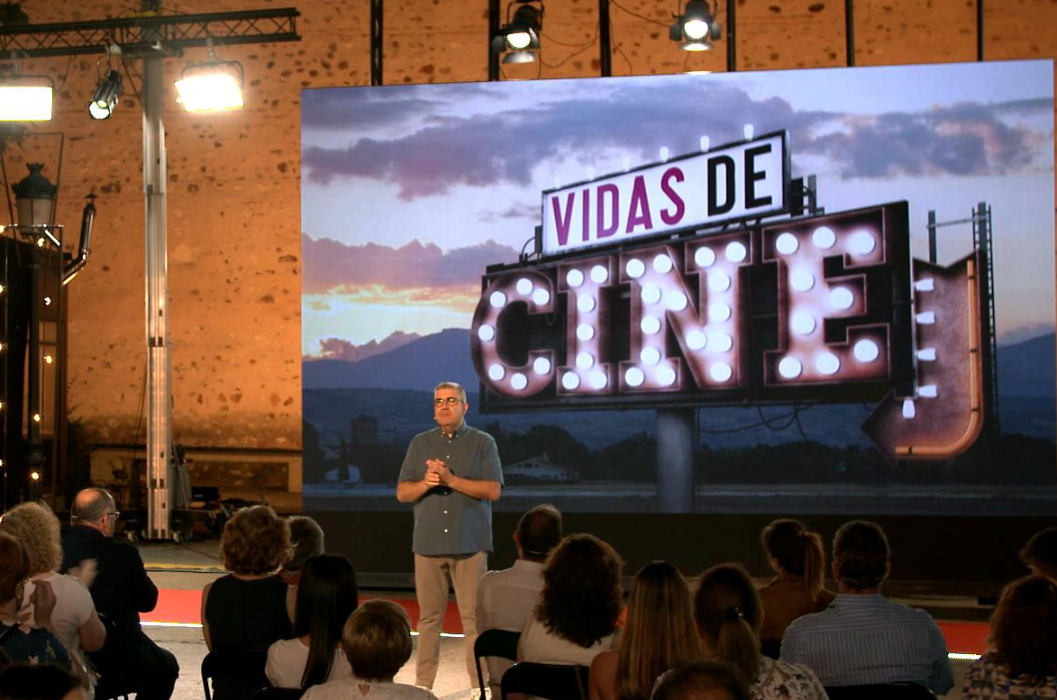 On 13 October, Florentino Fernández turns on the projector to show us authentic ‘Cinema Lives’