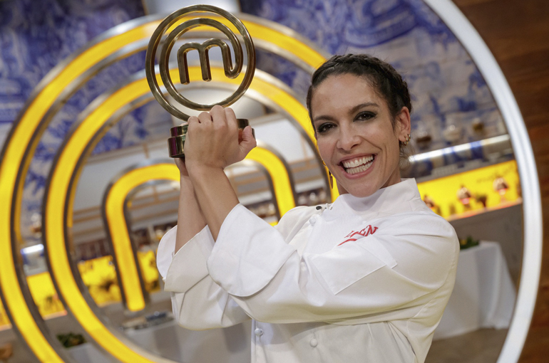 Lorena Castell saborea la victoria de ‘MasterChef Celebrity 7’con un menú valiente y muy técnico dedicado a los que más quiere