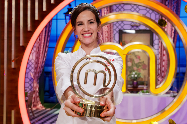 Laura Londoño vence o ‘MasterChef Celebrity 8’ com um menu que presta homenagem às cores e sabores da Colômbia